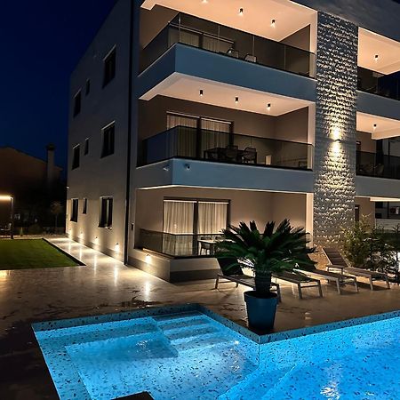 רוביני Alex Luxury Apartments מראה חיצוני תמונה