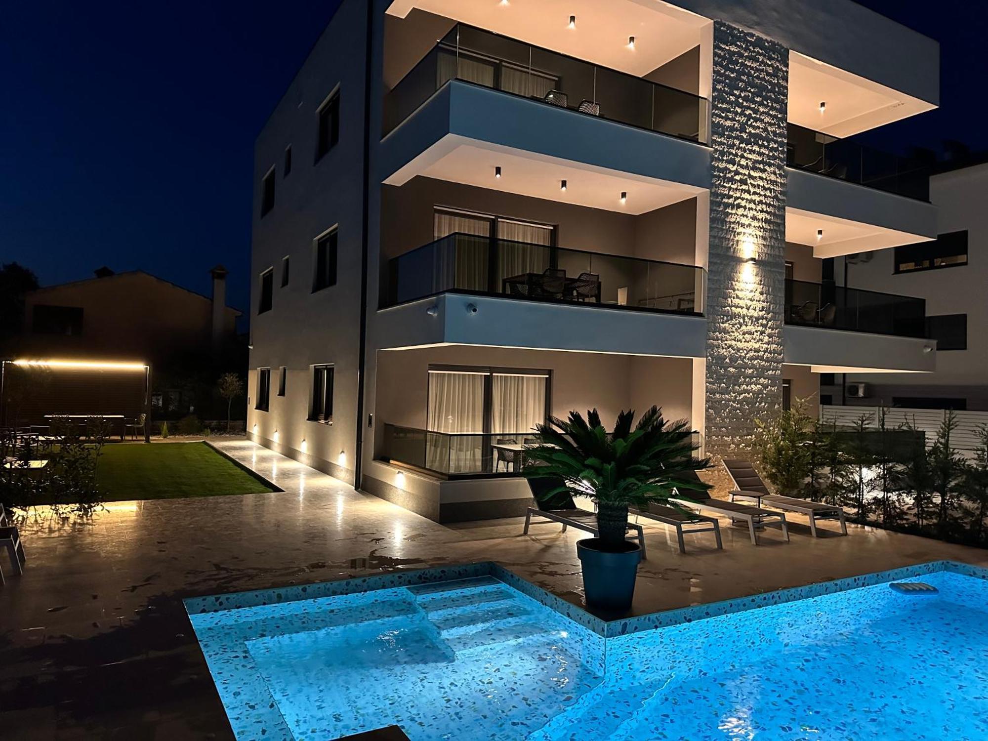 רוביני Alex Luxury Apartments מראה חיצוני תמונה